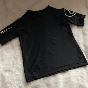 3T volcom rash guard